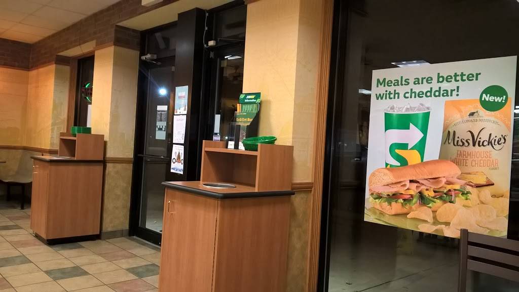 Subway Restaurants | restaurant | 199 E Main St, Russiaville, IN 46979, USA | 7658833000 OR +1 765-883-3000