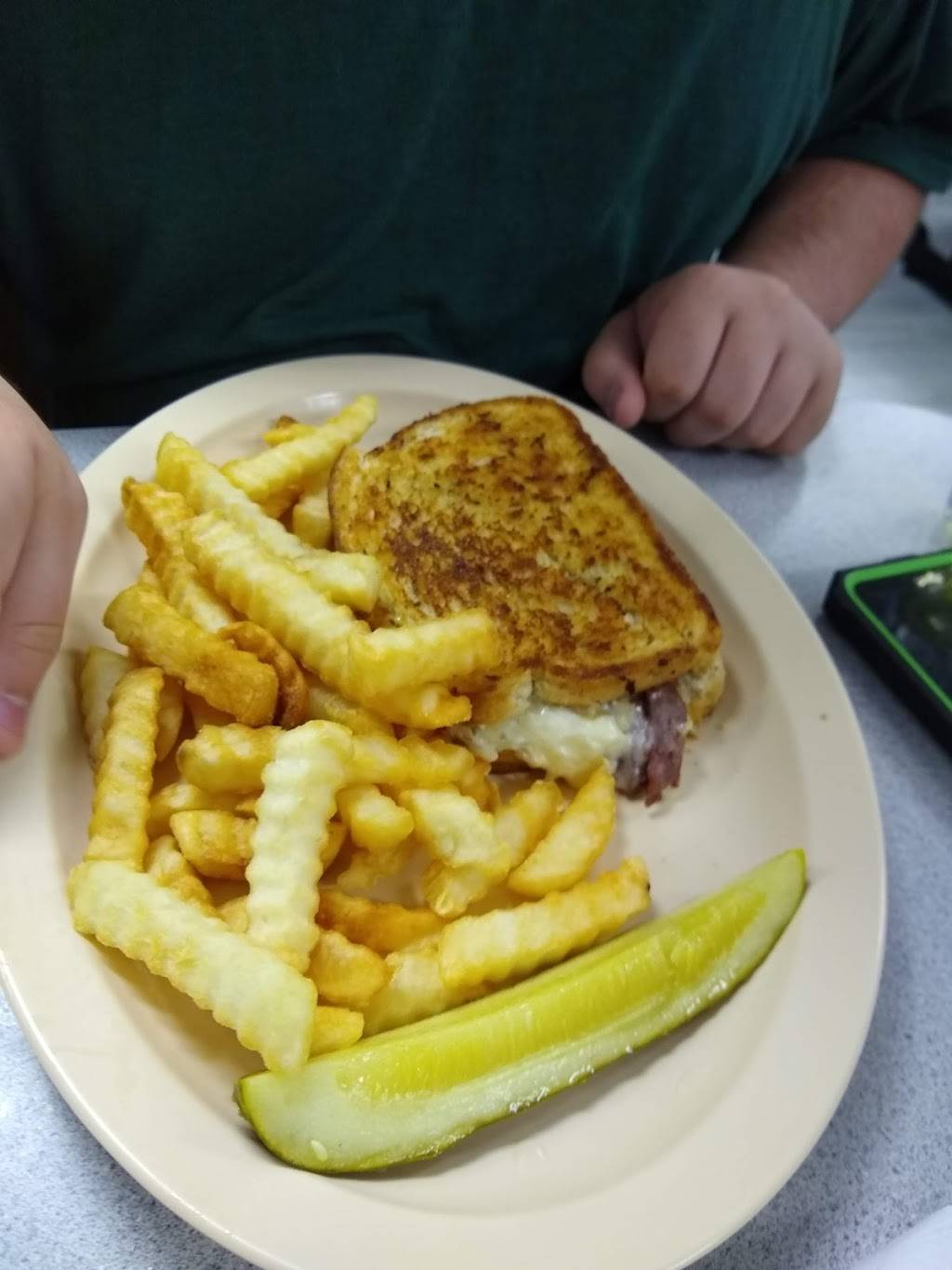 4 Corners Diner | restaurant | 100 E Fort Macon Rd, Atlantic Beach, NC 28512, USA | 2522408855 OR +1 252-240-8855