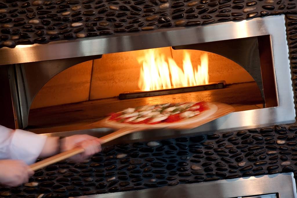 Twenty8 Food & Spirits | restaurant | 28 Patriot Pl, Foxborough, MA 02035, USA | 5082161668 OR +1 508-216-1668