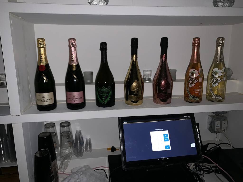 Blu Mar Hamptons | restaurant | 136 Main St, Southampton, NY 11968, USA | 6314884570 OR +1 631-488-4570