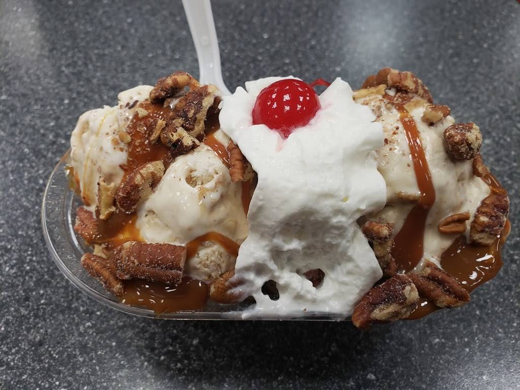 Braums Ice Cream & Burger Restaurant | restaurant | 1100 W Moore Ave, Terrell, TX 75160, USA | 9725512855 OR +1 972-551-2855