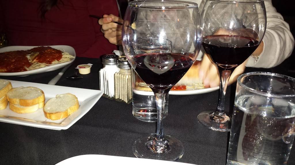 Ninos Italian Restaurant | restaurant | 298 Blake St, Barrie, ON L4M 1K8, Canada | 7057261611 OR +1 705-726-1611