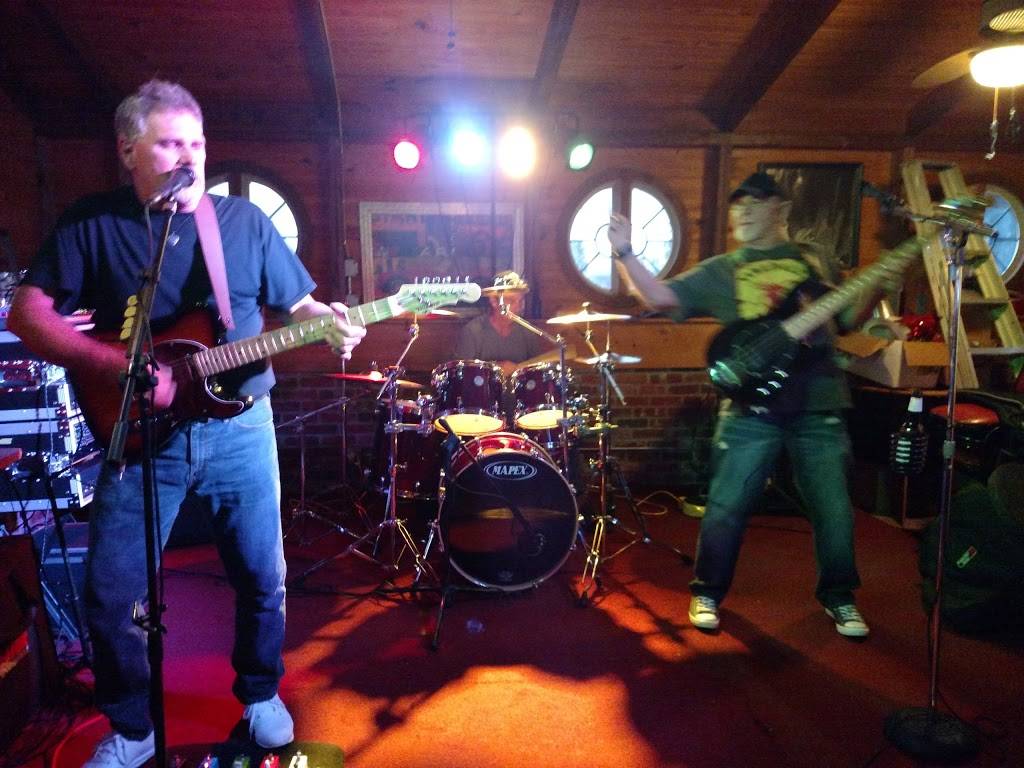 Mack Daddys | restaurant | 1031 IN-62, Charlestown, IN 47111, USA | 8122561092 OR +1 812-256-1092