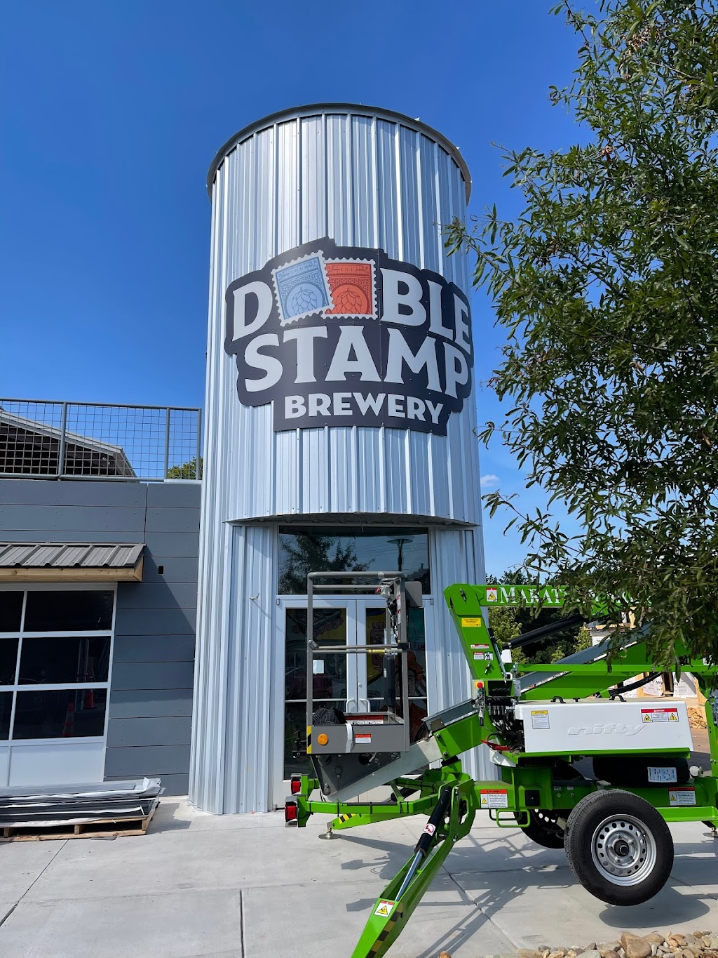 Double Stamp Brewery | restaurant | 819 Laurens Rd, Greenville, SC 29607, USA | 8642037069 OR +1 864-203-7069