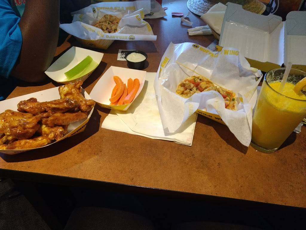 Buffalo Wild Wings | restaurant | 1625 E 7th Ave, Tampa, FL 33605, USA | 8132479453 OR +1 813-247-9453