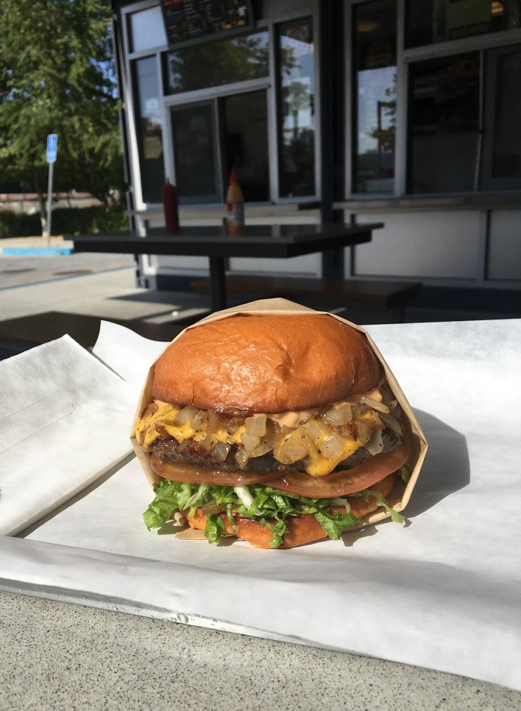 bunz | restaurant | 7491 Center Ave, Huntington Beach, CA 92647, USA | 7147667060 OR +1 714-766-7060