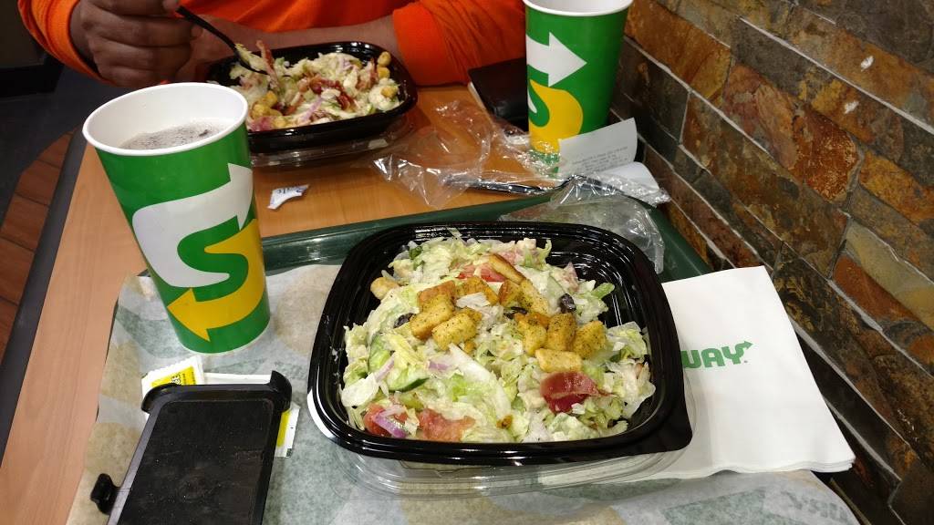 Subway | restaurant | 12331 Towne Lake Dr, Fort Myers, FL 33913, USA | 2392196799 OR +1 239-219-6799