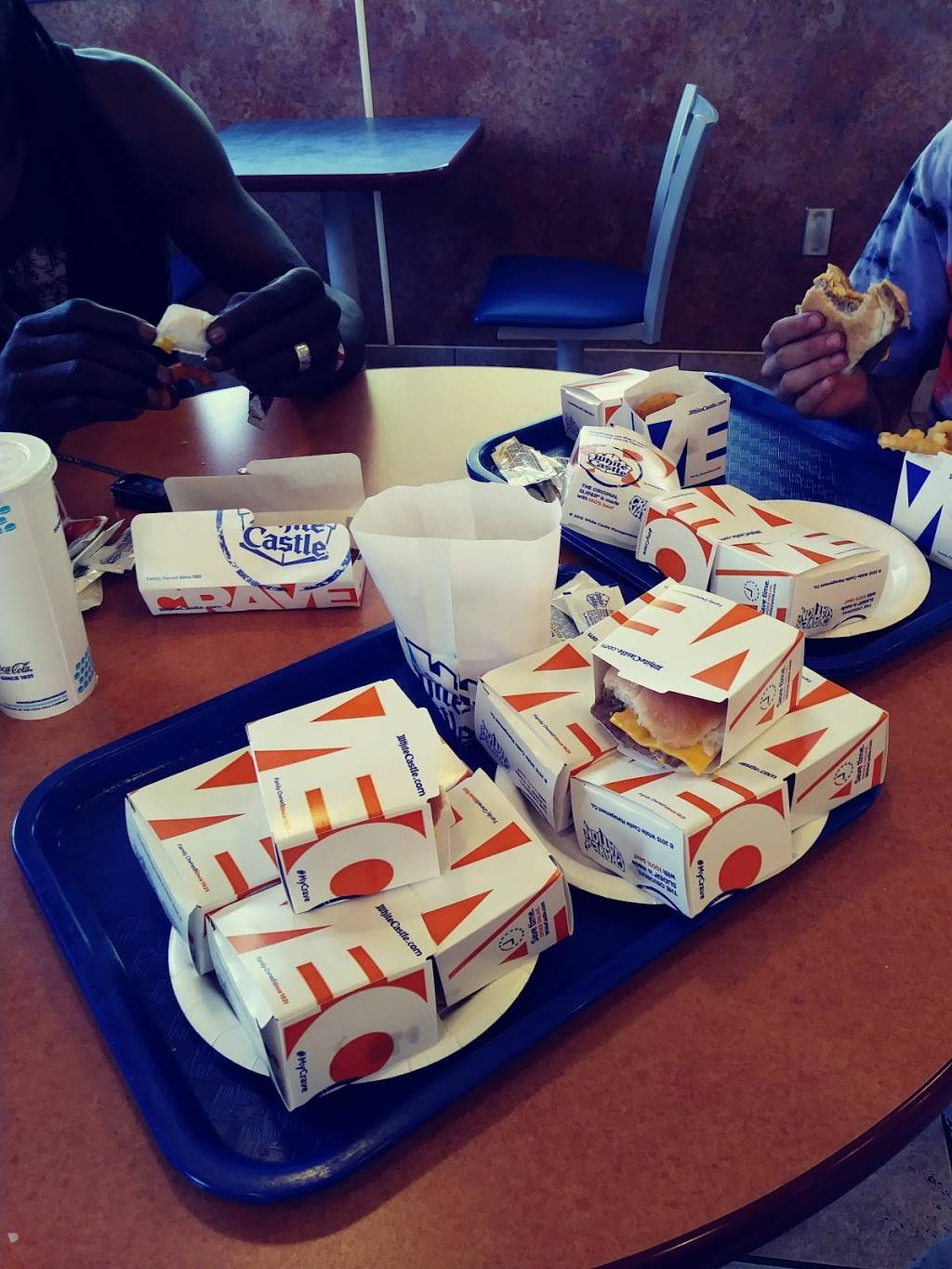 White Castle | restaurant | 3832 E Grand River Ave, Howell, MI 48843, USA | 5175525284 OR +1 517-552-5284