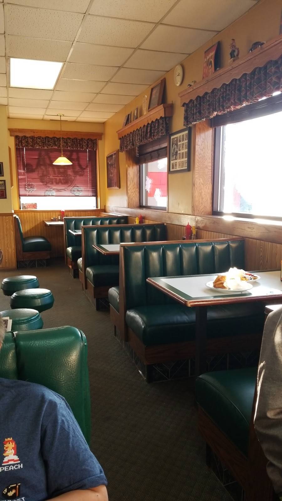 Park Cafe | restaurant | 335 Broadway Ave, St Paul Park, MN 55071, USA | 6514597201 OR +1 651-459-7201