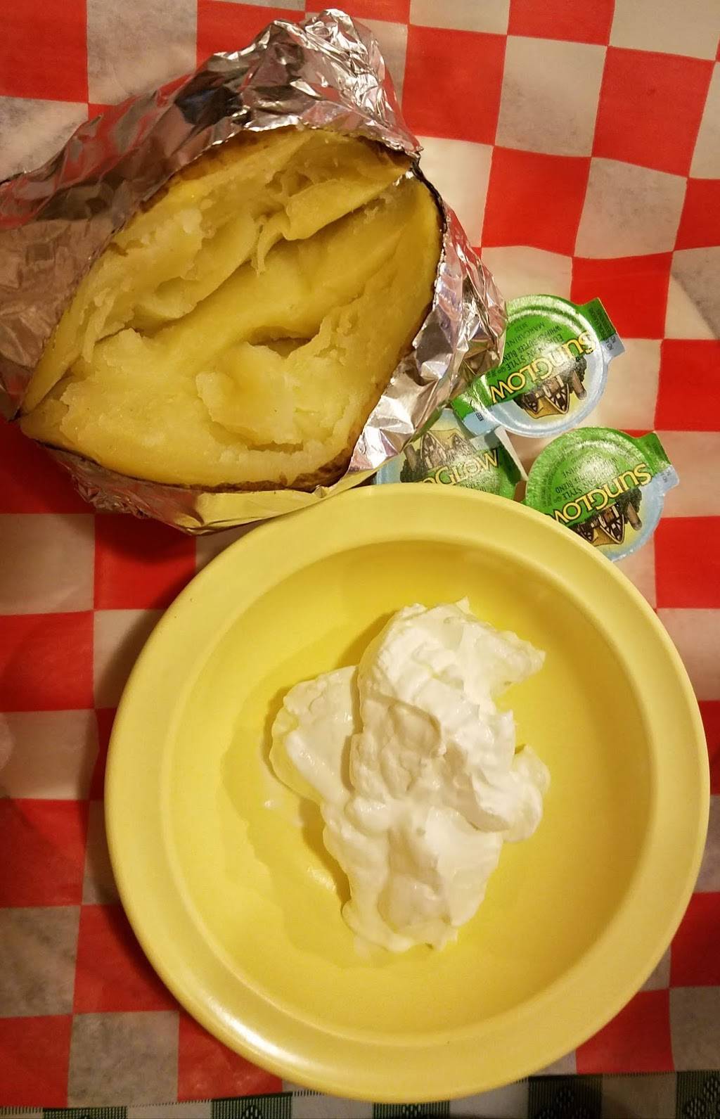 Sals Pizzeria and Restaurant | restaurant | 8265 Spotswood Trail, Stanardsville, VA 22973, USA | 4349851234 OR +1 434-985-1234