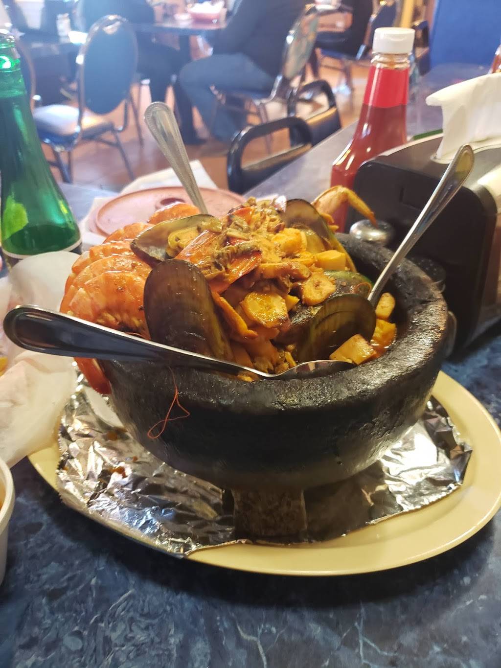 Las Islas Marias mariscos | restaurant | 16301 Main St, Hesperia, CA 92345, USA | 7609565300 OR +1 760-956-5300