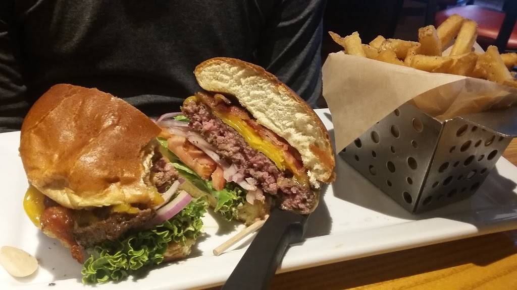 Chilis Grill & Bar | meal takeaway | 940 US-1, Vero Beach, FL 32960, USA | 7725649040 OR +1 772-564-9040