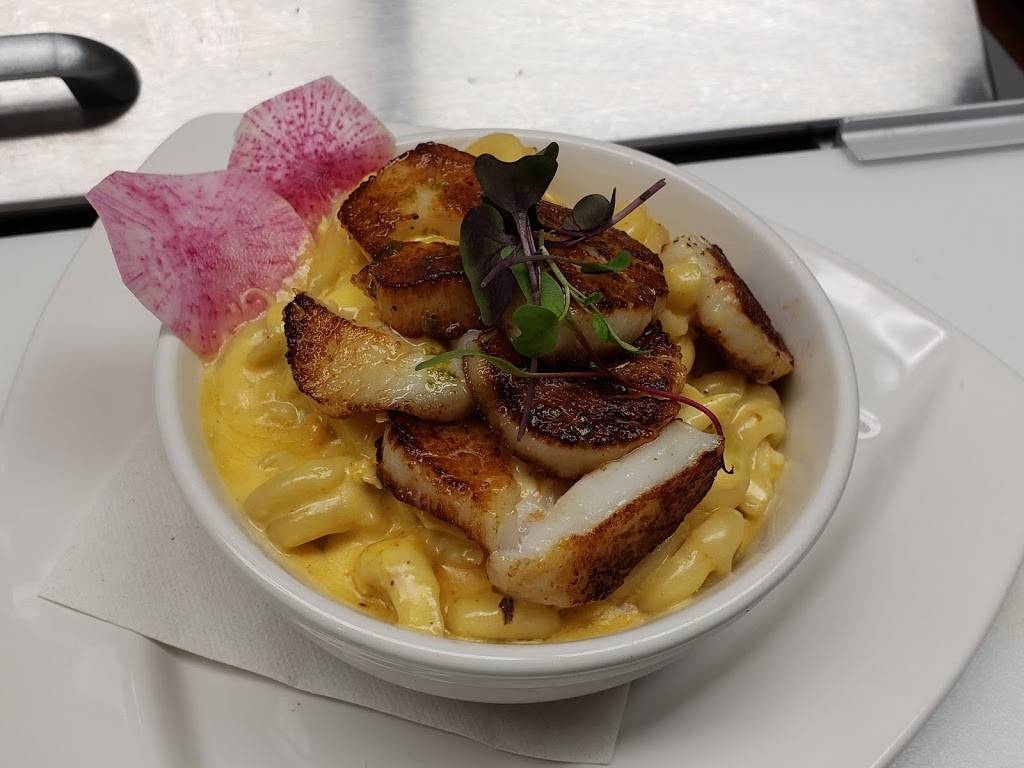 Della Roses Perry Hall Pub | restaurant | 5001 Honeygo Center Dr, Perry Hall, MD 21128, USA | 4434957642 OR +1 443-495-7642