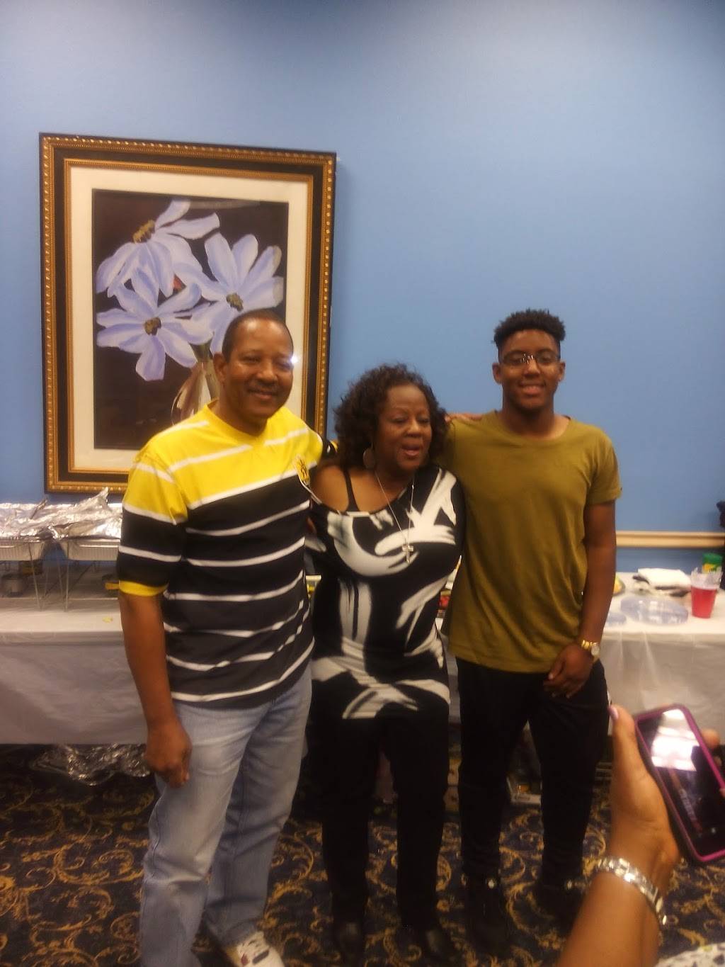 Hartz Chicken Buffet | restaurant | 7590 N Wayside Dr, Houston, TX 77028, USA | 7136338600 OR +1 713-633-8600