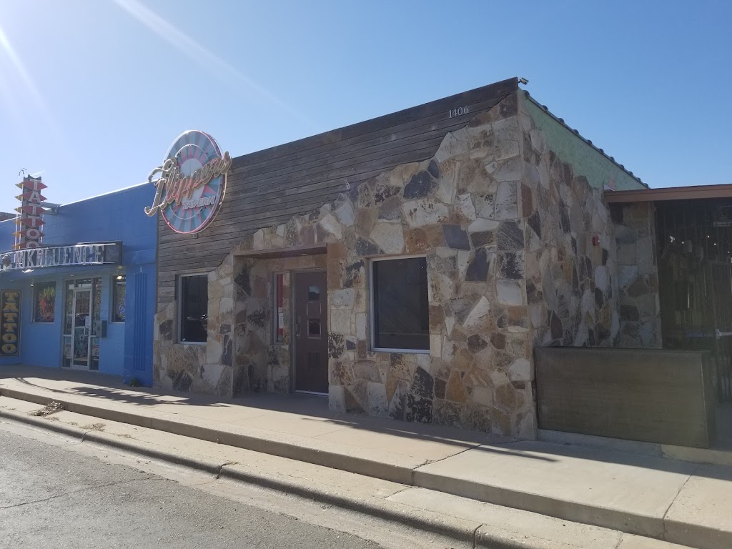 Flippers Tavern | restaurant | 1406 Avenue Q, Lubbock, TX 79401, USA | 8067015130 OR +1 806-701-5130