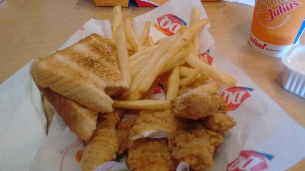 Dairy Queen Grill & Chill | restaurant | 701 WI-136, Baraboo, WI 53913, USA | 6083566313 OR +1 608-356-6313