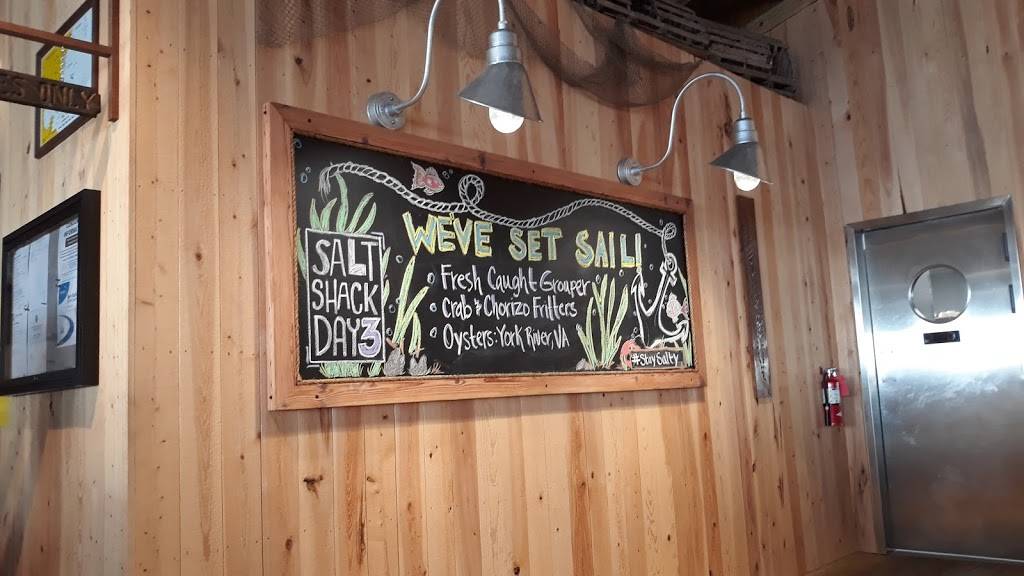 Salt Shack On The Bay | restaurant | 5415 W Tyson Ave, Tampa, FL 33611, USA | 8134444569 OR +1 813-444-4569