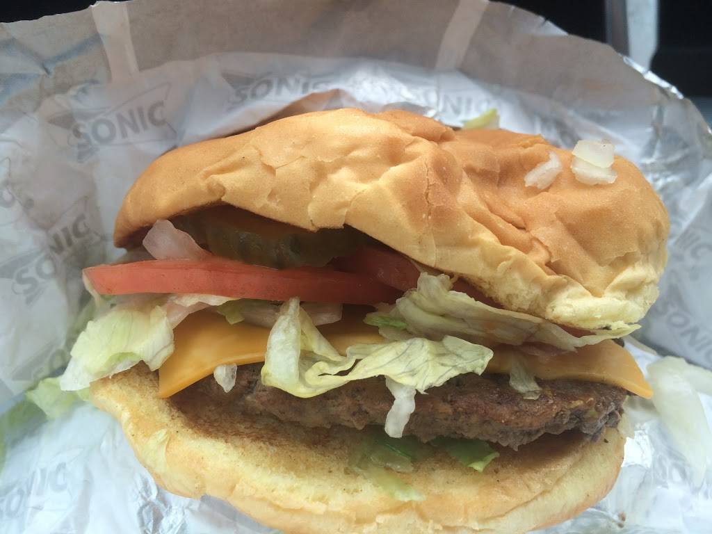 Sonic Drive-In | restaurant | 1022 W Wilson Ave, Chicago, IL 60640, USA | 7732936157 OR +1 773-293-6157