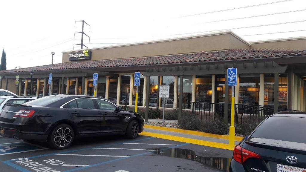 Olive Garden Italian Restaurant | meal takeaway | 1176 Admiral Callaghan Ln, Vallejo, CA 94591, USA | 7076480431 OR +1 707-648-0431