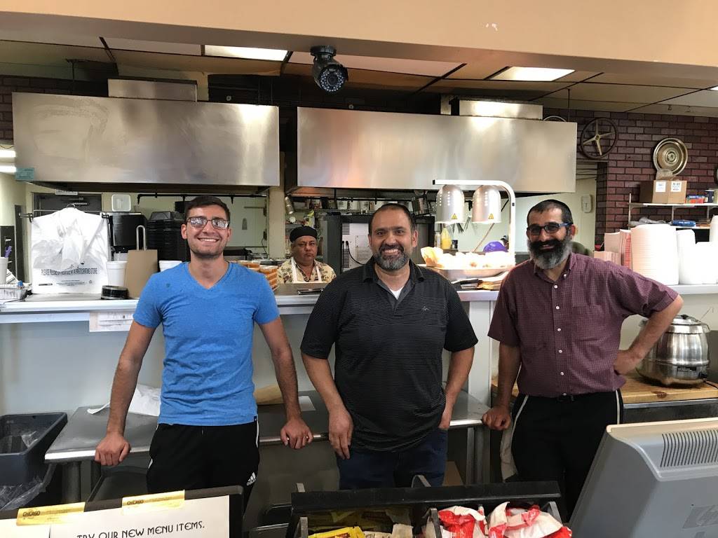 Great Chicago Food & Beverage Co | restaurant | 3149 W Devon Ave, Chicago, IL 60659, USA | 7734659030 OR +1 773-465-9030