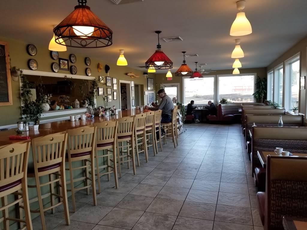 Runway Restaurant | restaurant | 13 Airport Dr, Limington, ME 04049, USA | 2076372210 OR +1 207-637-2210