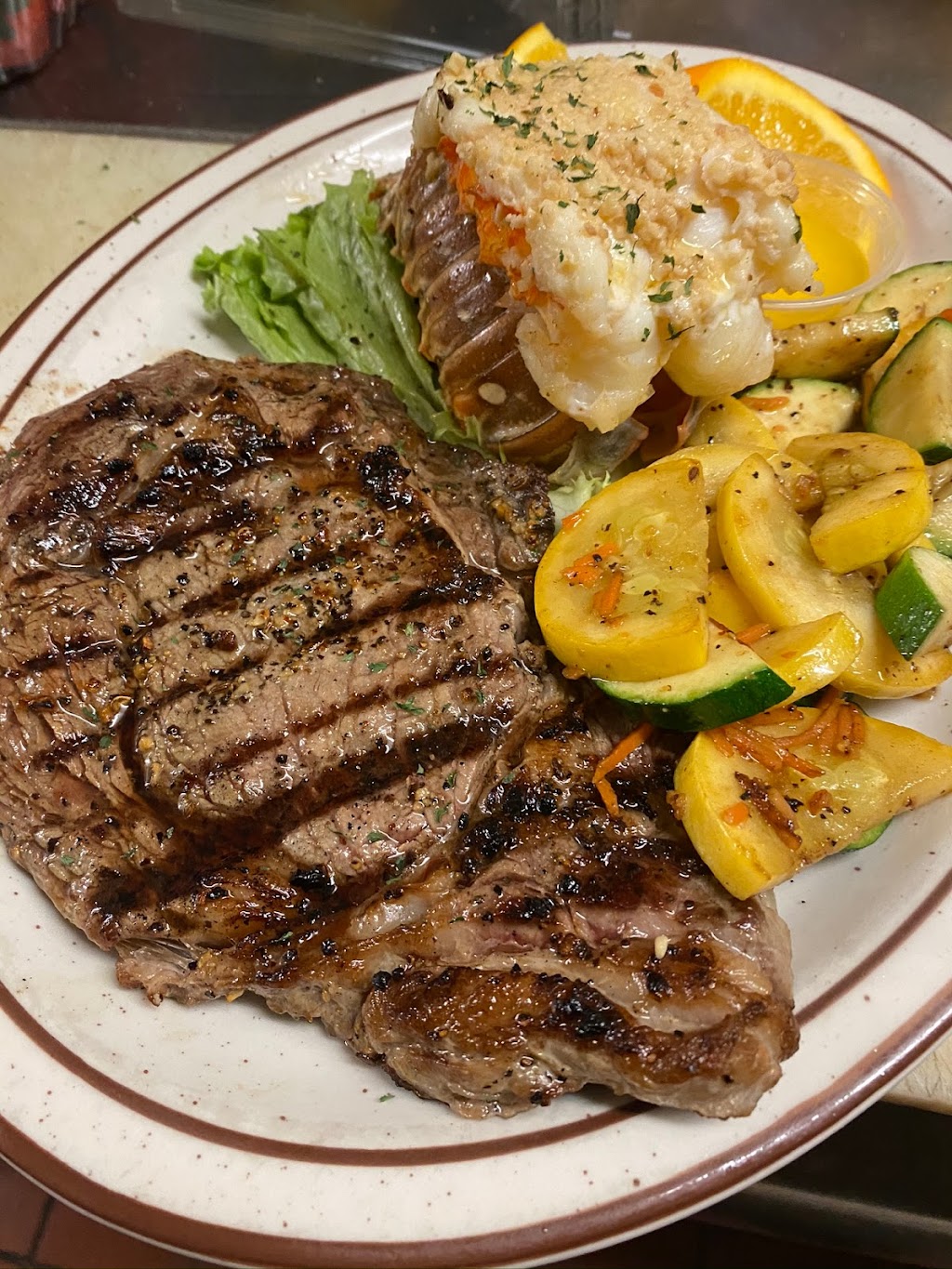 Bing’s lake almanor bistro | restaurant | 300 Main St, Chester, CA 96020, USA | 5302580158 OR +1 530-258-0158