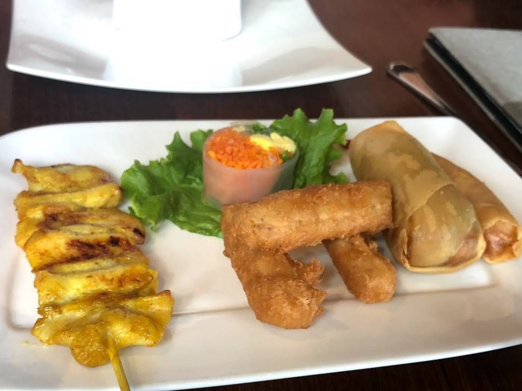 Soontorn Bahn Thai | restaurant | 210 Lakeshore Rd E, Oakville, ON L6J 1H8, Canada | 9058158488 OR +1 905-815-8488