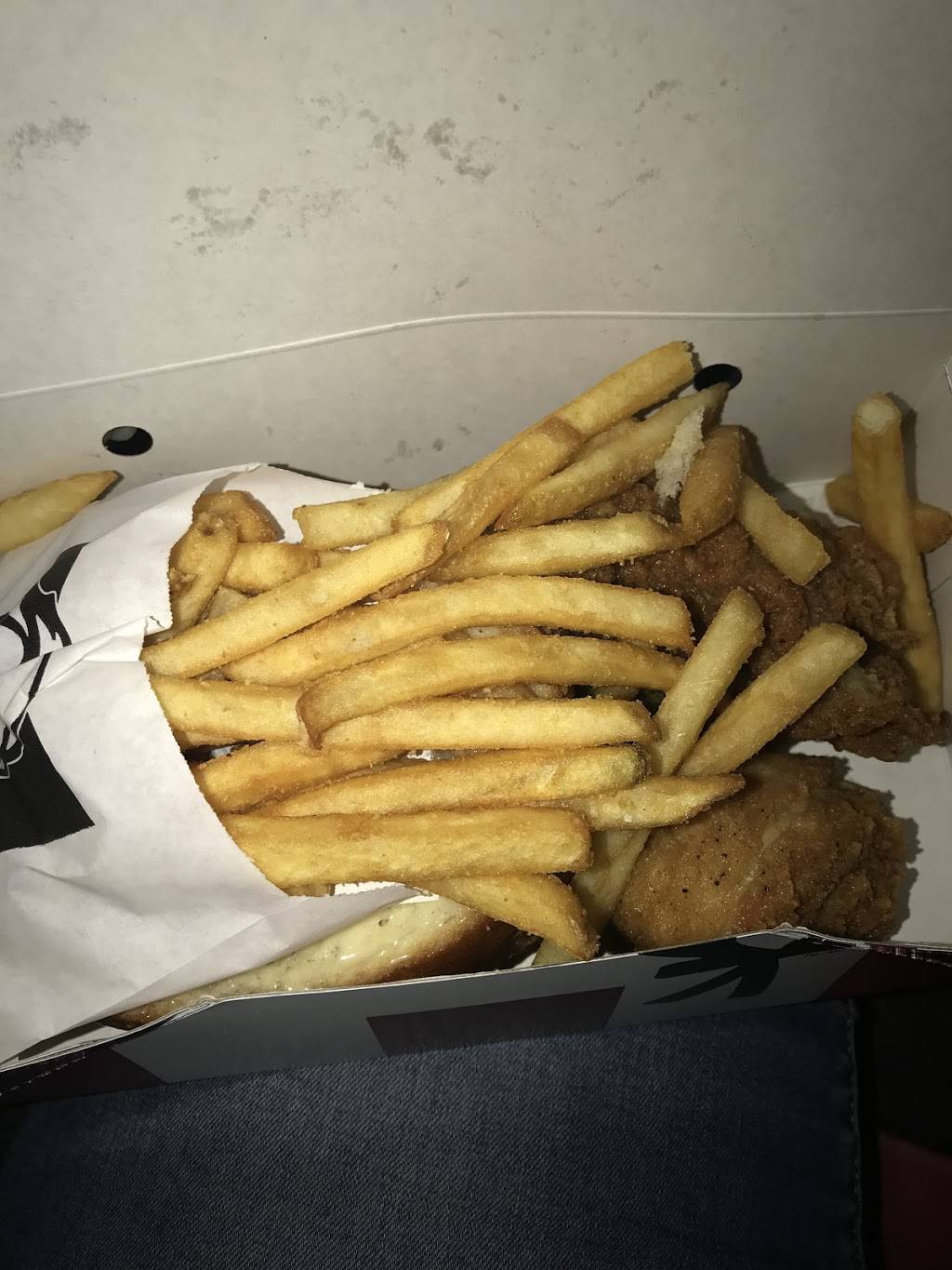 KFC | meal delivery | 60 Dundas St E, Mississauga, ON L5A 1W4, Canada | 9059491095 OR +1 905-949-1095