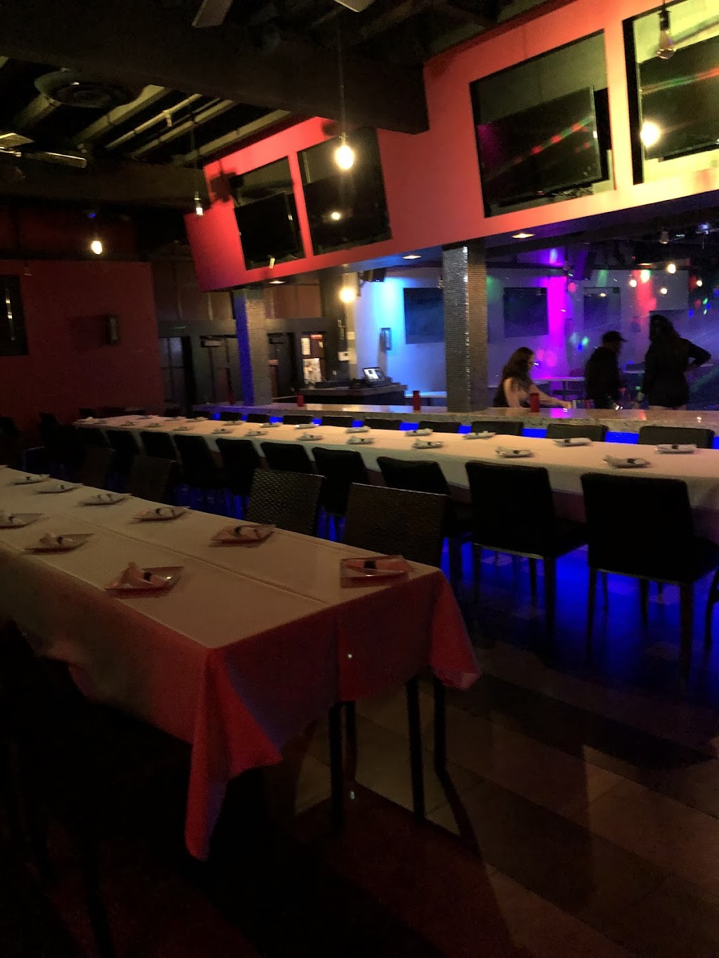 Moonshiners Bar & Lounge | restaurant | 8916 Foothill Blvd, Rancho Cucamonga, CA 91730, USA | 9093033351 OR +1 909-303-3351