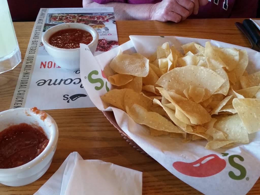 Chilis Grill & Bar | restaurant | 15305 W 67th St, Shawnee, KS 66217, USA | 9136310862 OR +1 913-631-0862