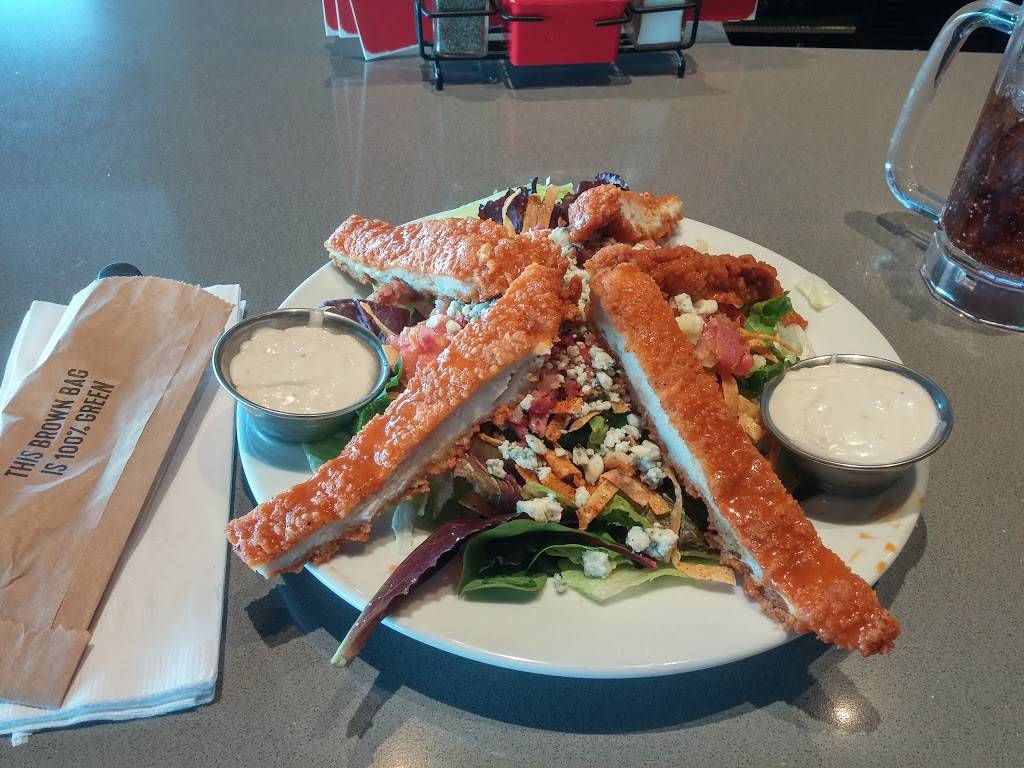 Chilis Grill & Bar | meal takeaway | 3220 Fashion Center Blvd, Newark, DE 19702, USA | 3022926999 OR +1 302-292-6999