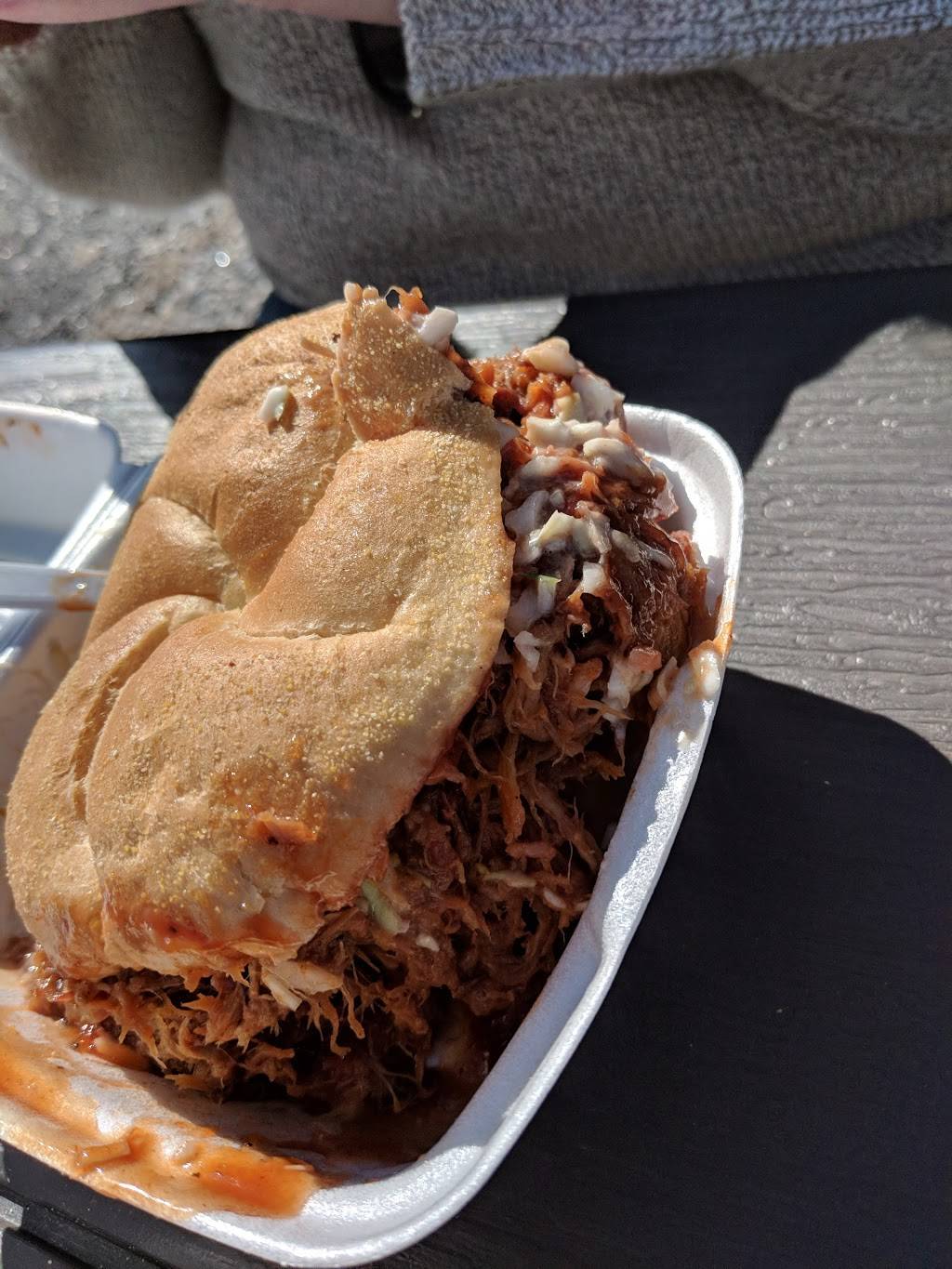 Smokes Smokehouse | restaurant | 2615 Pulaski Hwy, Newark, DE 19702, USA | 3025637665 OR +1 302-563-7665