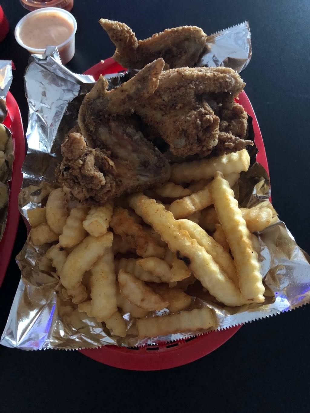 The Round Table Bar and Grill | restaurant | 4209 Evanston Ave, Indianapolis, IN 46205, United States | 3177372581 OR +1 317-737-2581