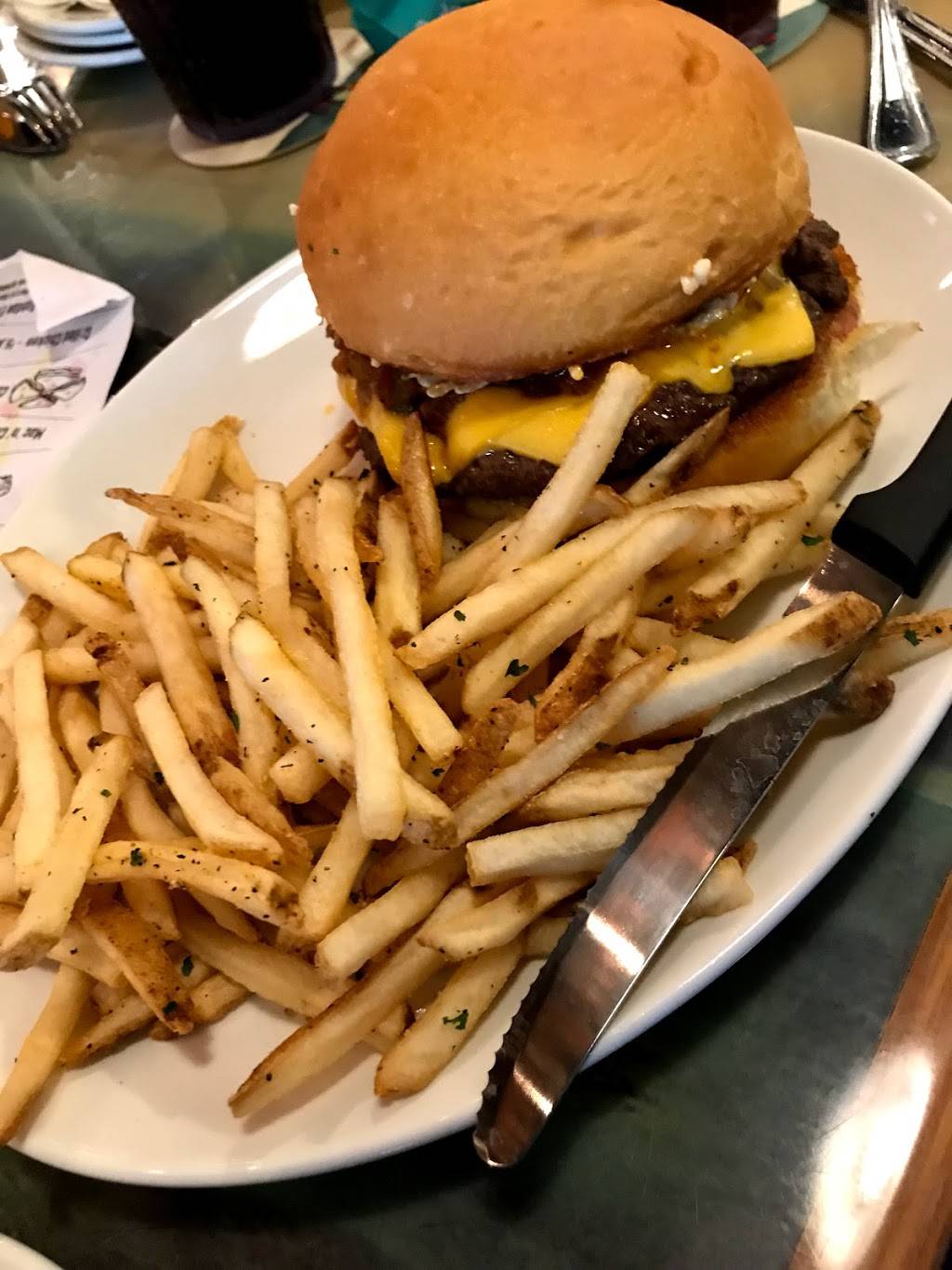 Burger Paradise | restaurant | 906 Ocean Blvd, Myrtle Beach, SC 29577, USA | 8434486001 OR +1 843-448-6001