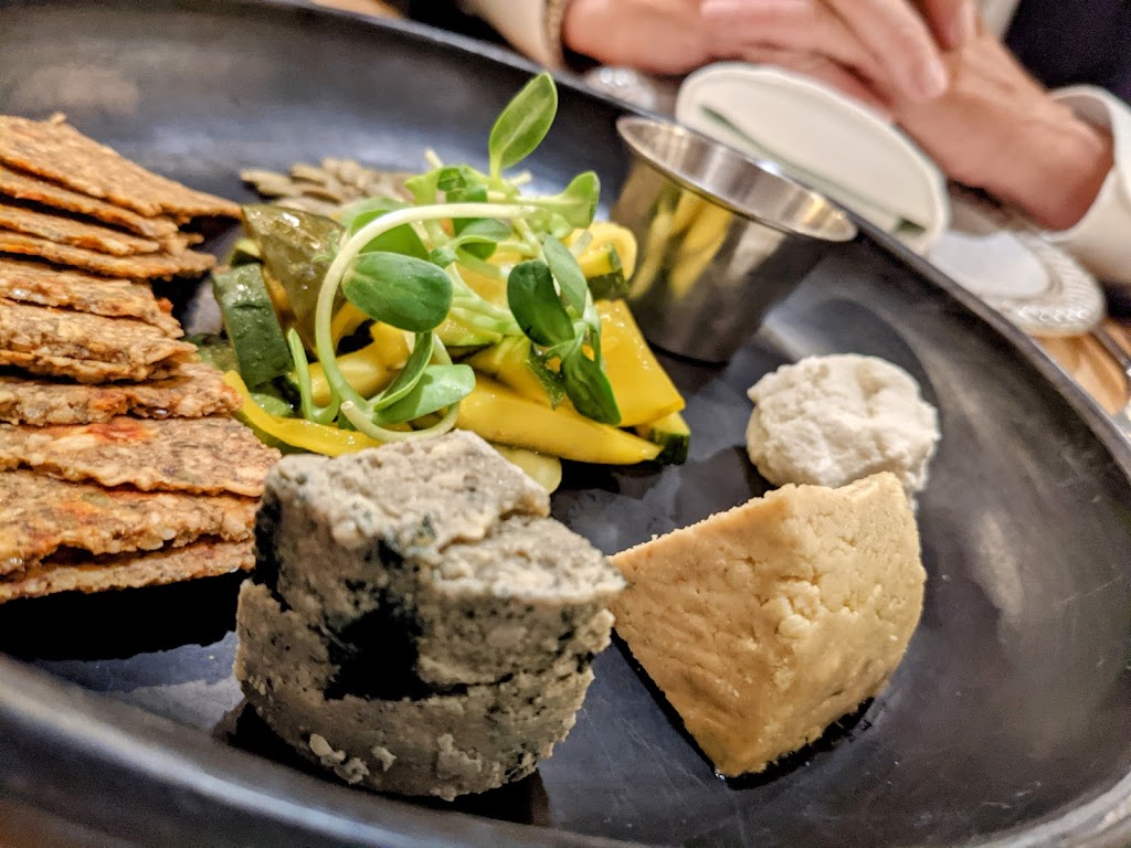 Bloom Plant Based Kitchen | restaurant | 1559 N Milwaukee Ave, Chicago, IL 60622, USA | 3123633110 OR +1 312-363-3110