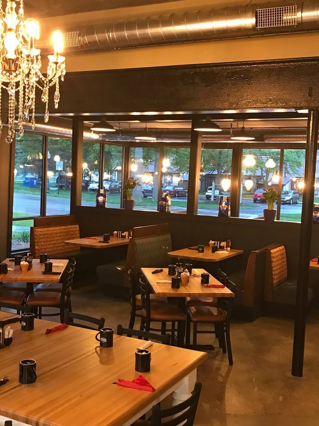 Michelle’s of Vicksburg | restaurant | 343 W Prairie St, Vicksburg, MI 49097, USA | 2694758037 OR +1 269-475-8037