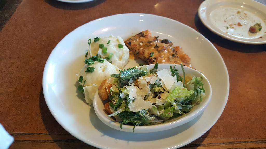 TGI Fridays | restaurant | 2515 W Memorial Rd, Oklahoma City, OK 73134, USA | 4057492515 OR +1 405-749-2515