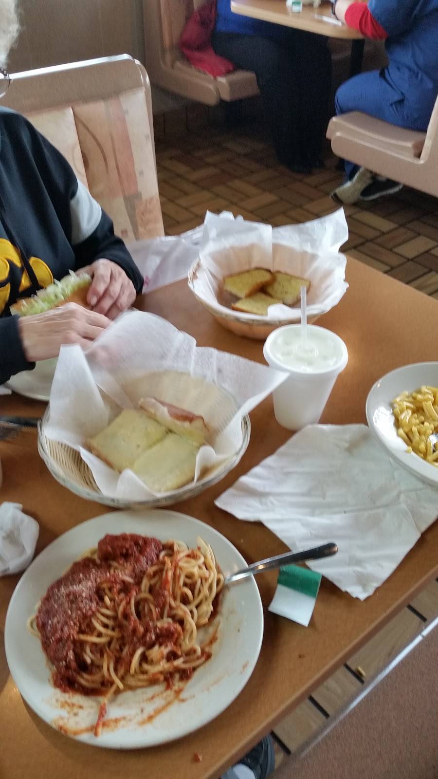 The Grinders & Spaghetti House | restaurant | 2171 Kimberly Rd, Bettendorf, IA 52722, USA | 5633551722 OR +1 563-355-1722