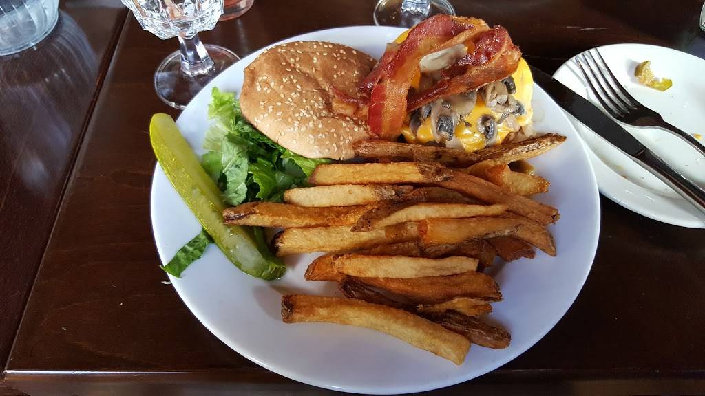 Mullanes Bar & Grill | restaurant | 71 Lafayette Ave, Brooklyn, NY 11217, USA | 7187977606 OR +1 718-797-7606