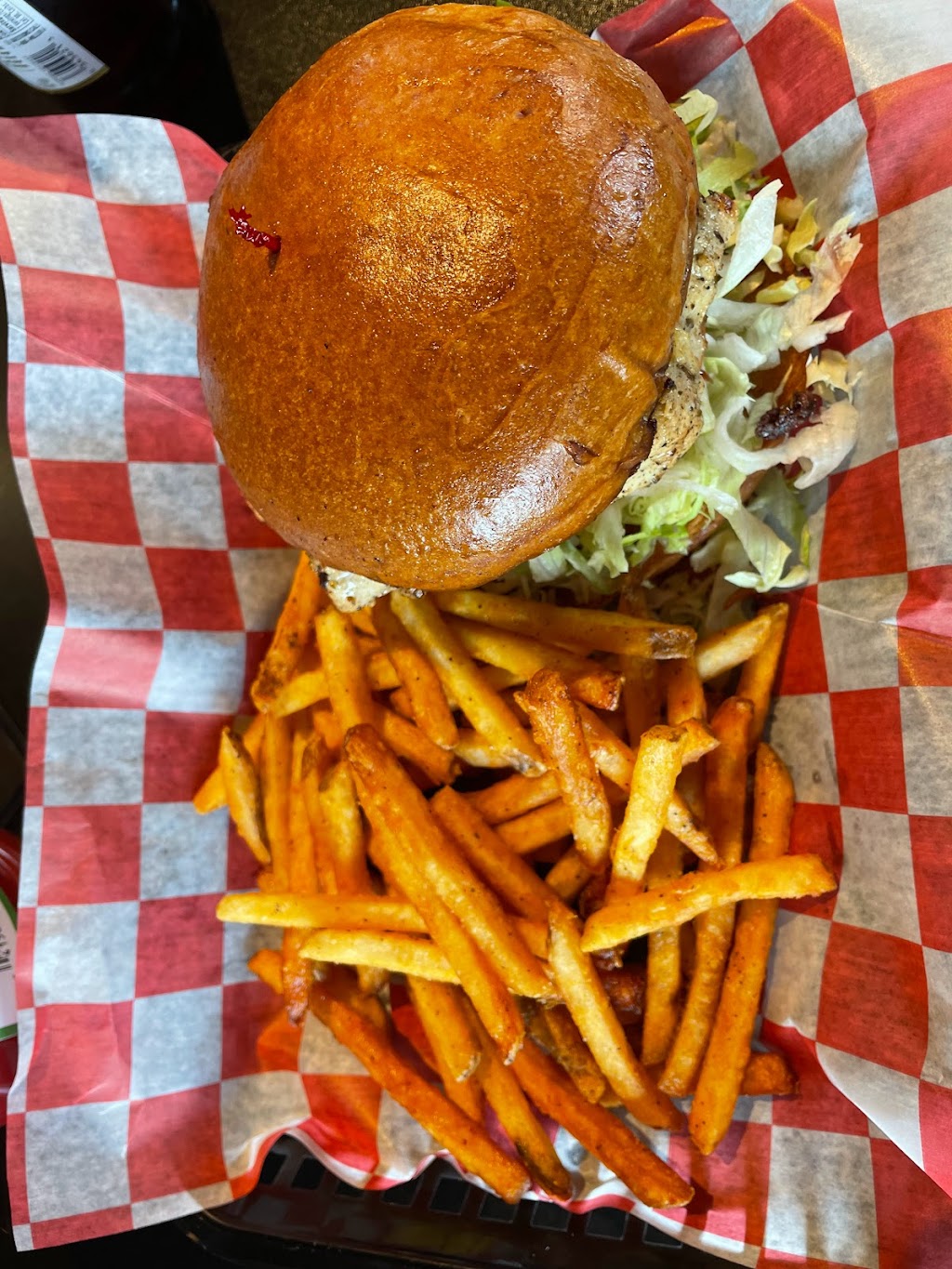 Maddogs Bar & Grill | restaurant | 17800 IL-72, Monroe Center, IL 61052, USA | 8153937086 OR +1 815-393-7086