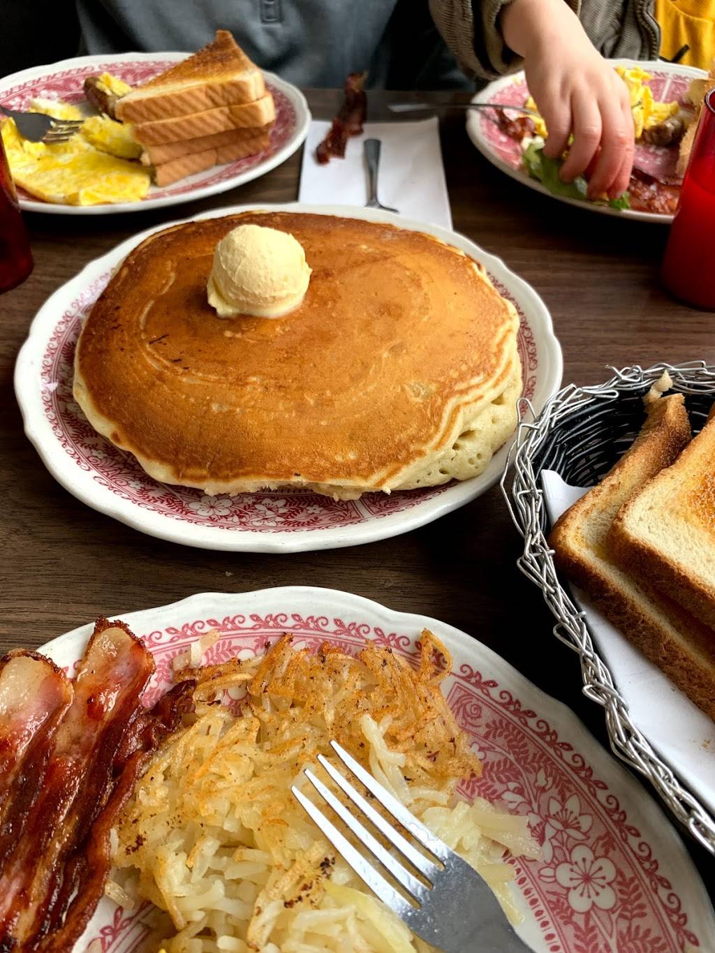 Bricks Restaurant | restaurant | 301 S Summit St, Arkansas City, KS 67005, USA | 6204425390 OR +1 620-442-5390