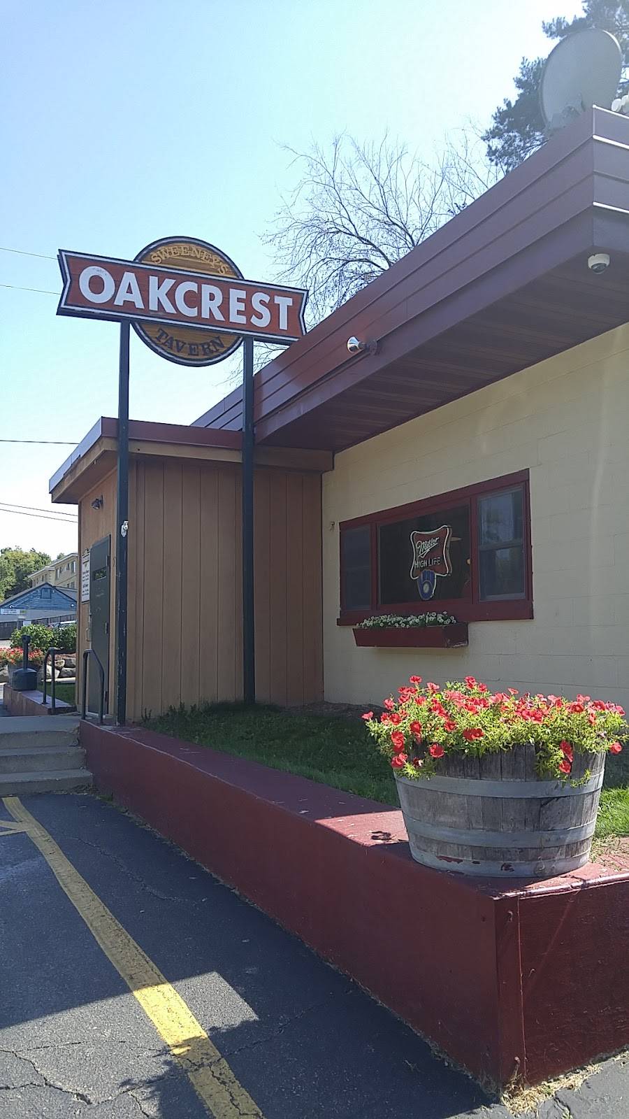 Oakcrest Tavern | restaurant | 5371 Old Middleton Rd, Madison, WI 53705, USA | 6082331243 OR +1 608-233-1243