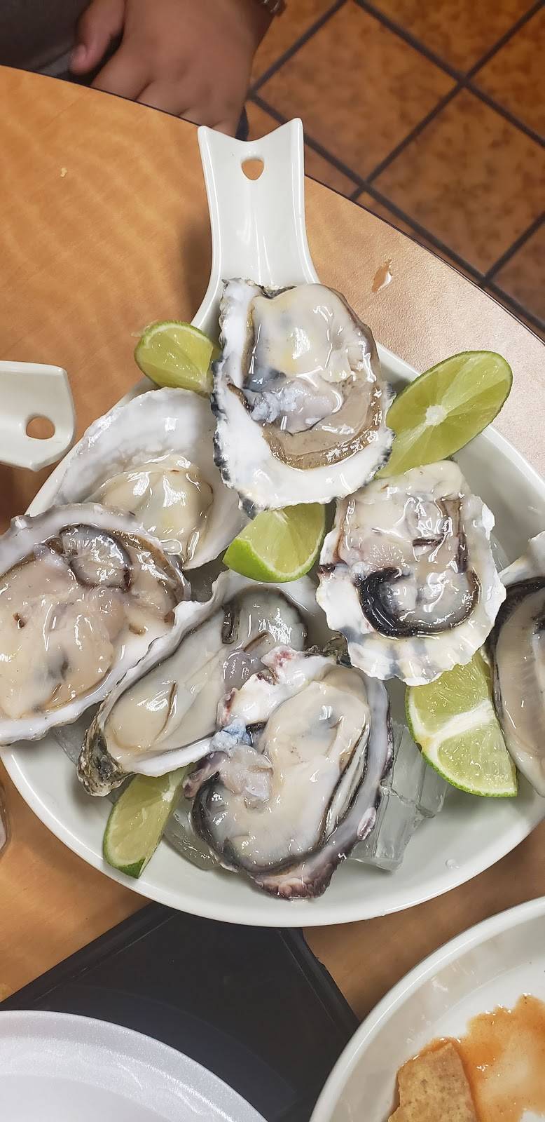 tacos y mariscos el pariente 2 | restaurant | 1285 S Garey Ave suite e, Pomona, CA 91766, USA | 9096225339 OR +1 909-622-5339