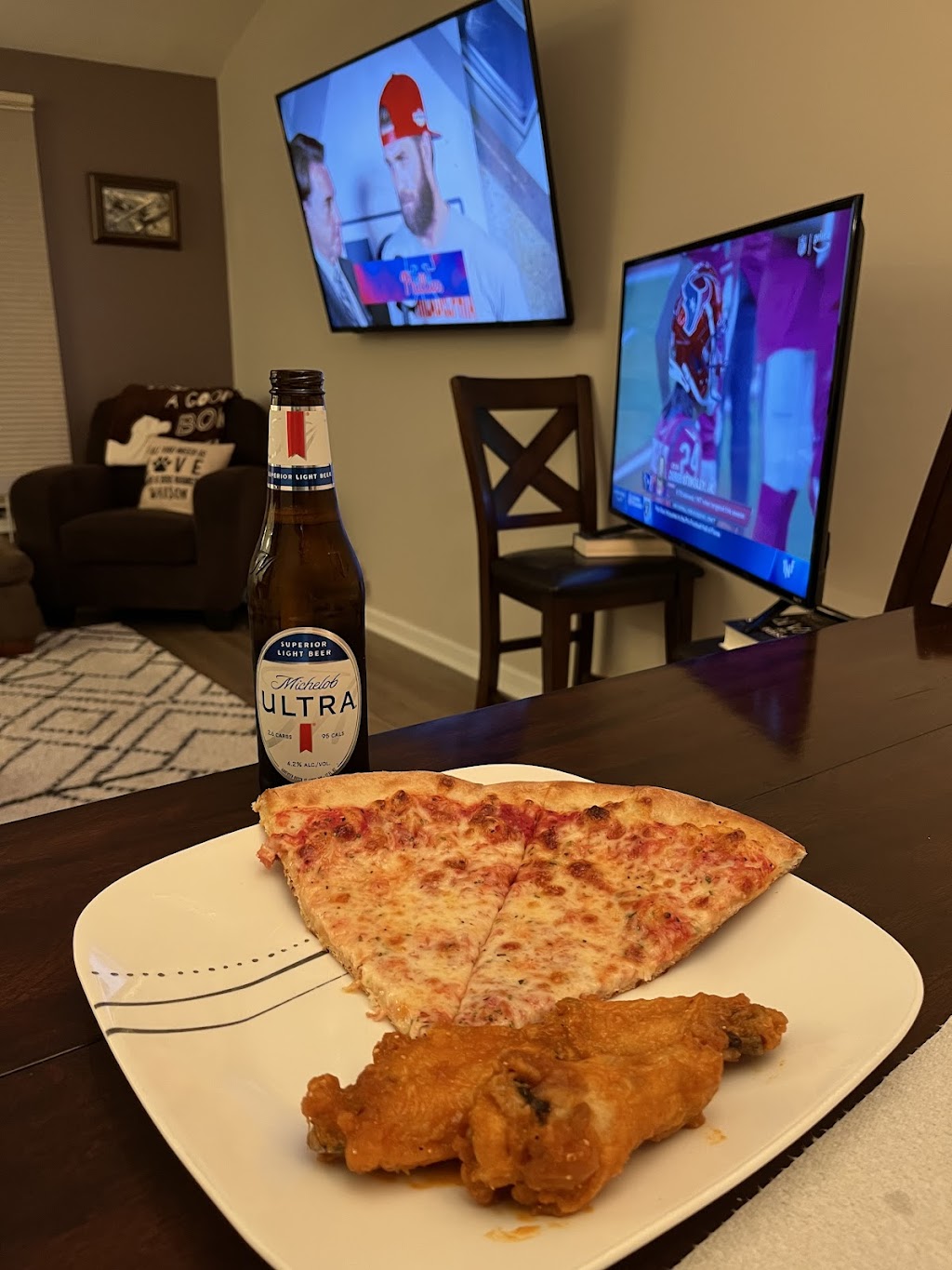 De Lucas Pizza & Grill | restaurant | 200 White Horse Rd, Voorhees Township, NJ 08043, USA | 8567844300 OR +1 856-784-4300