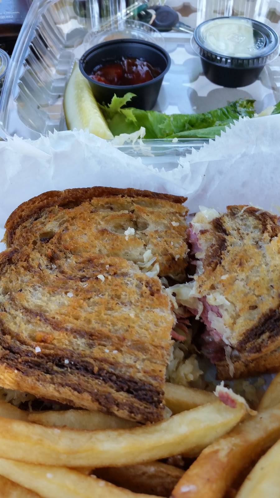 Signature Grille | restaurant | 8302, 3100 Arnold Palmer Dr, Virginia Beach, VA 23456, USA | 7577212900 OR +1 757-721-2900