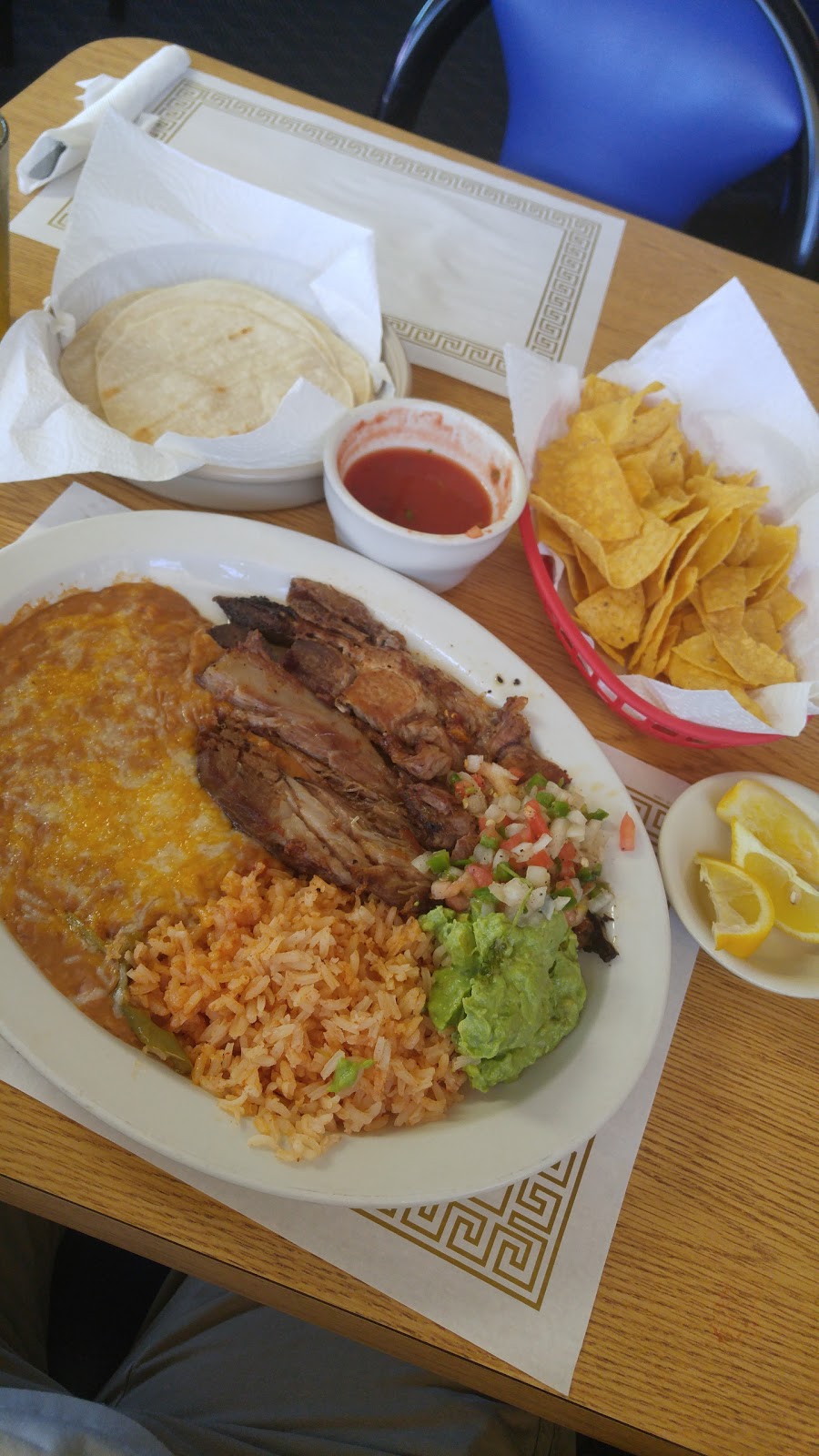 Casa Alvarez | restaurant | 1701 W Wyatt Earp Blvd, Dodge City, KS 67801, USA | 6202257164 OR +1 620-225-7164