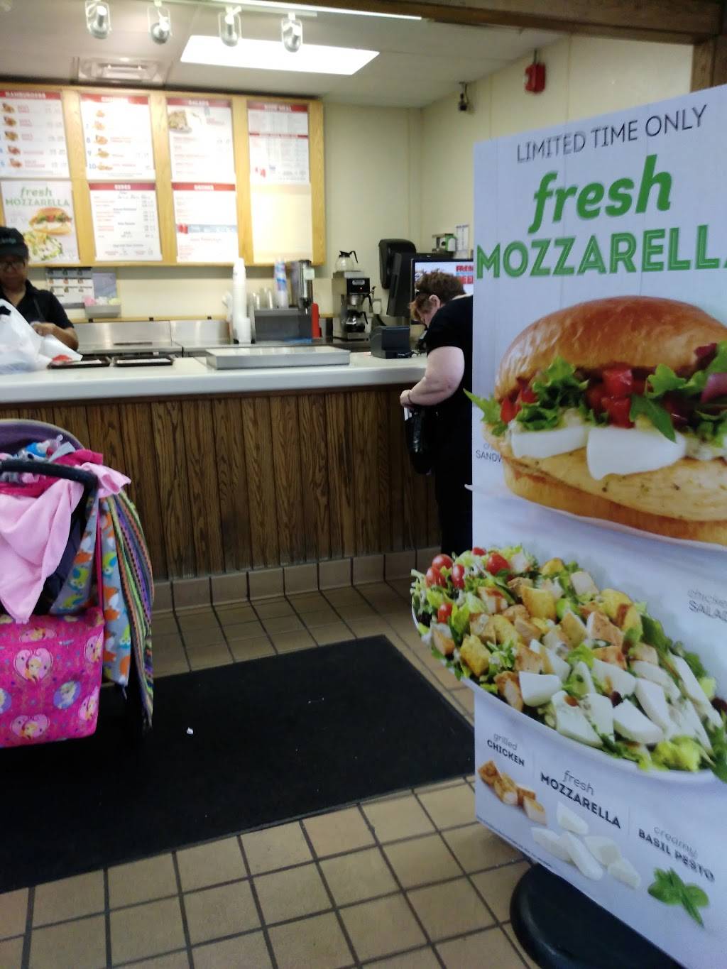 Wendys | restaurant | 413 S Cedar St, Lansing, MI 48912, USA | 5174845776 OR +1 517-484-5776