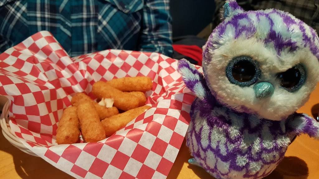 Moes Tap & Wings | restaurant | 190 Main St E, Port Colborne, ON L3K 1S6, Canada | 9058351963 OR +1 905-835-1963