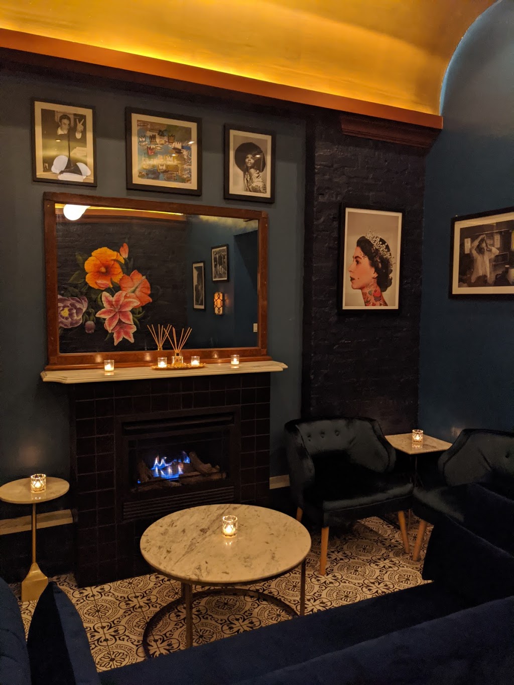 The Dandy Crown | restaurant | 694 N Milwaukee Ave, Chicago, IL 60642, USA | 3128466420 OR +1 312-846-6420