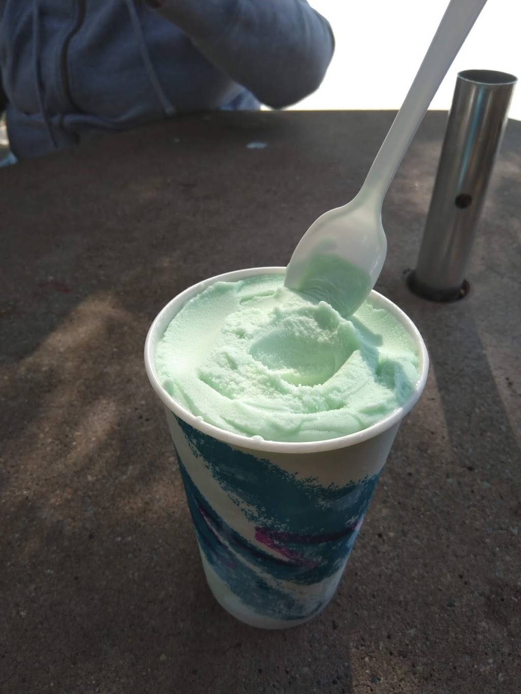 Christy Creme | restaurant | 2853 N Broadway, Council Bluffs, IA 51503, USA | 7123222778 OR +1 712-322-2778